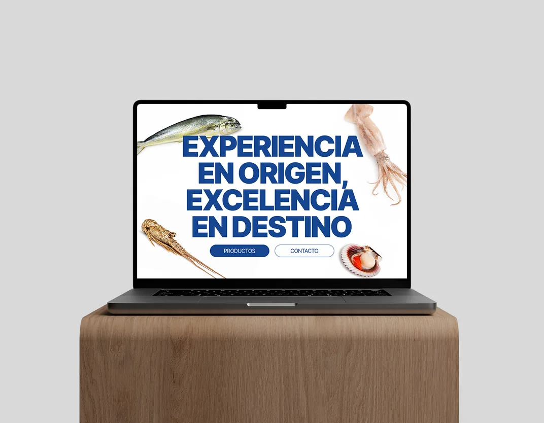 Portátil con la página de inicio de la web de Sabanamar