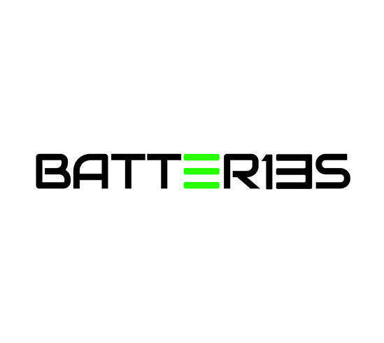 Logotipo de E13 Batteries en negro y verde sobre fondo blanco