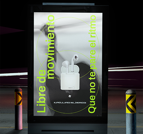 Cartel de NK Headphones en una parada con el lema «Libre de movimiento. Que no te pare el ritmo»