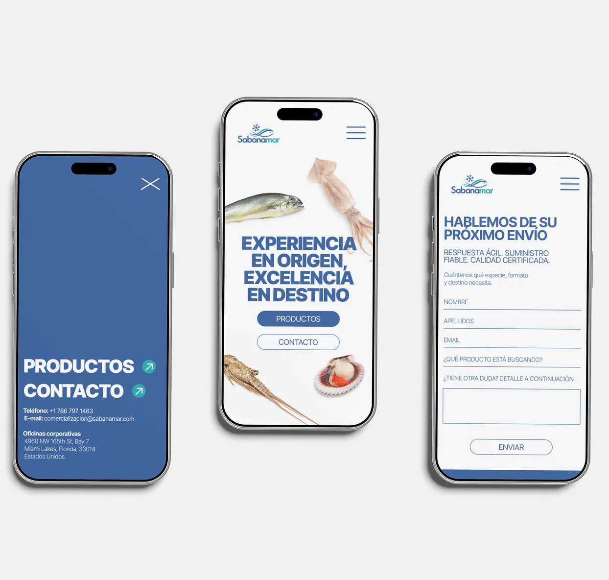 Tres móviles con el menú, la página de inicio y el formulario de contacto de Sabanamar